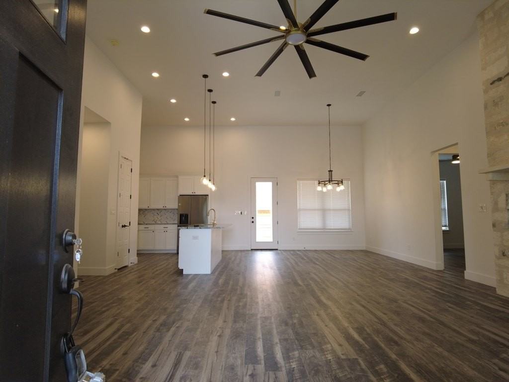 112 Madrona Ln - Photo 4 of 18
