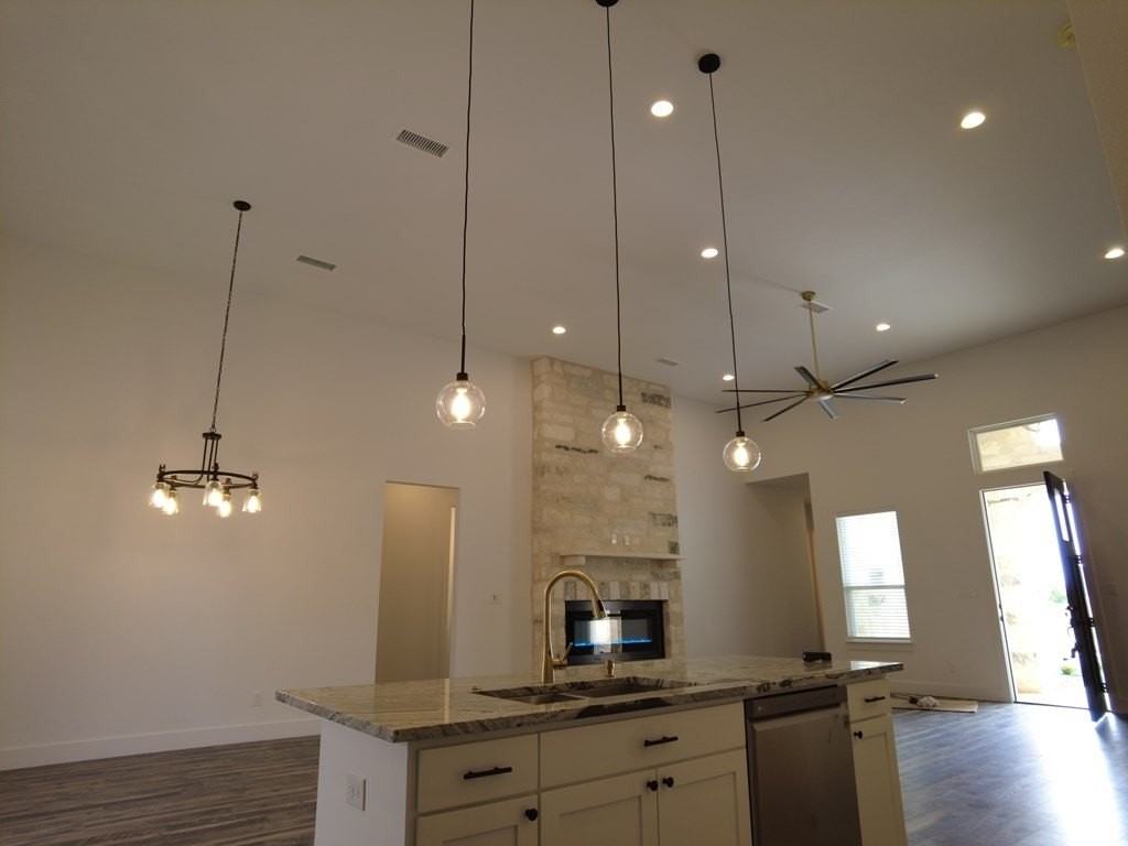 112 Madrona Ln - Photo 5 of 18