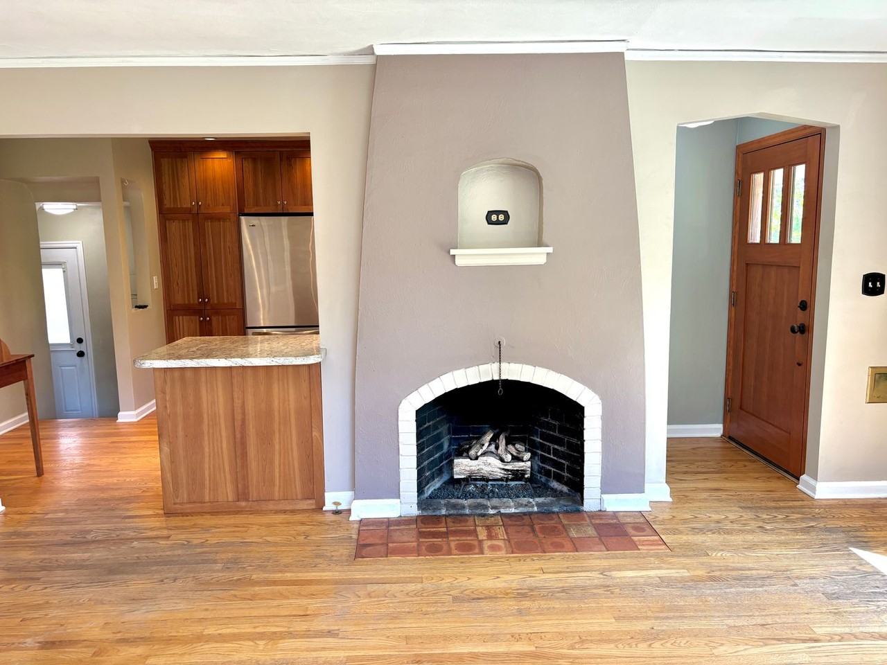 865 Ne 72nd Ave - Photo 4 of 36