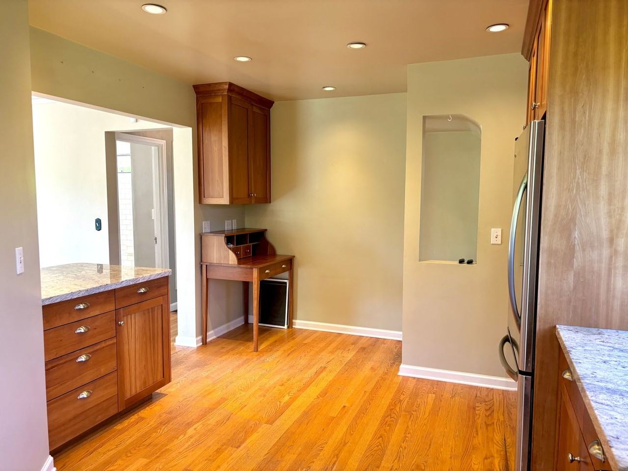 865 Ne 72nd Ave - Photo 7 of 36