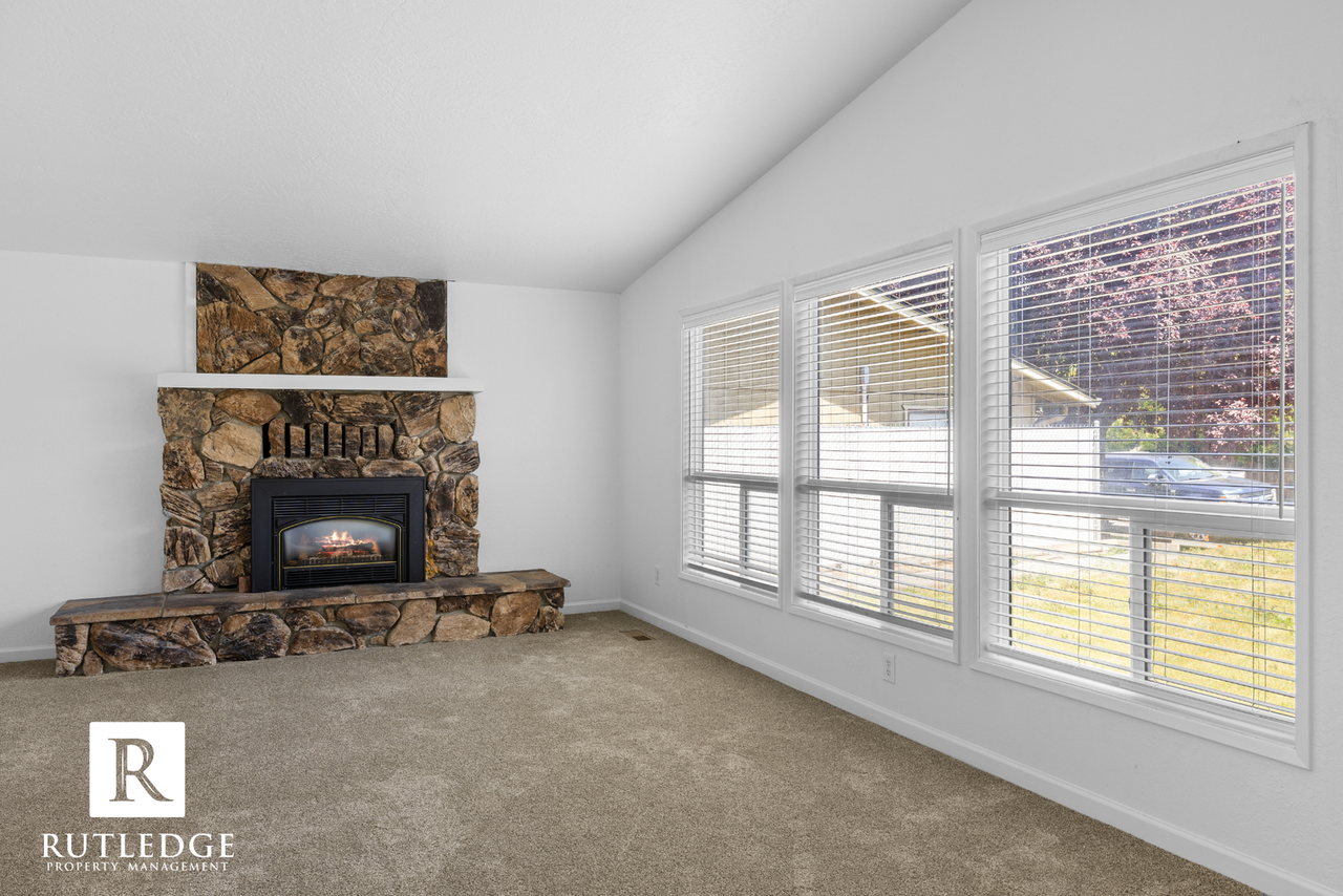 1342 Sequoia Cir - Photo 5 of 22