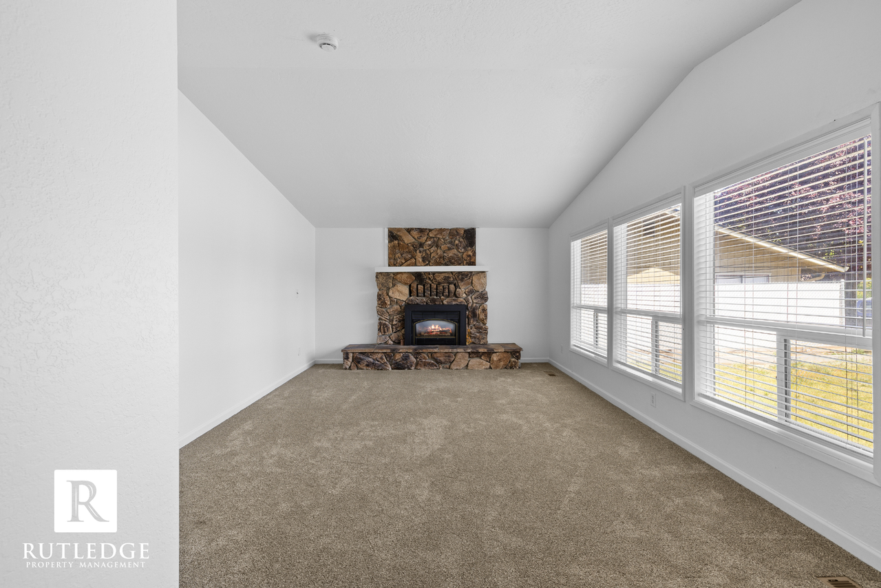 1342 Sequoia Cir - Photo 6 of 22