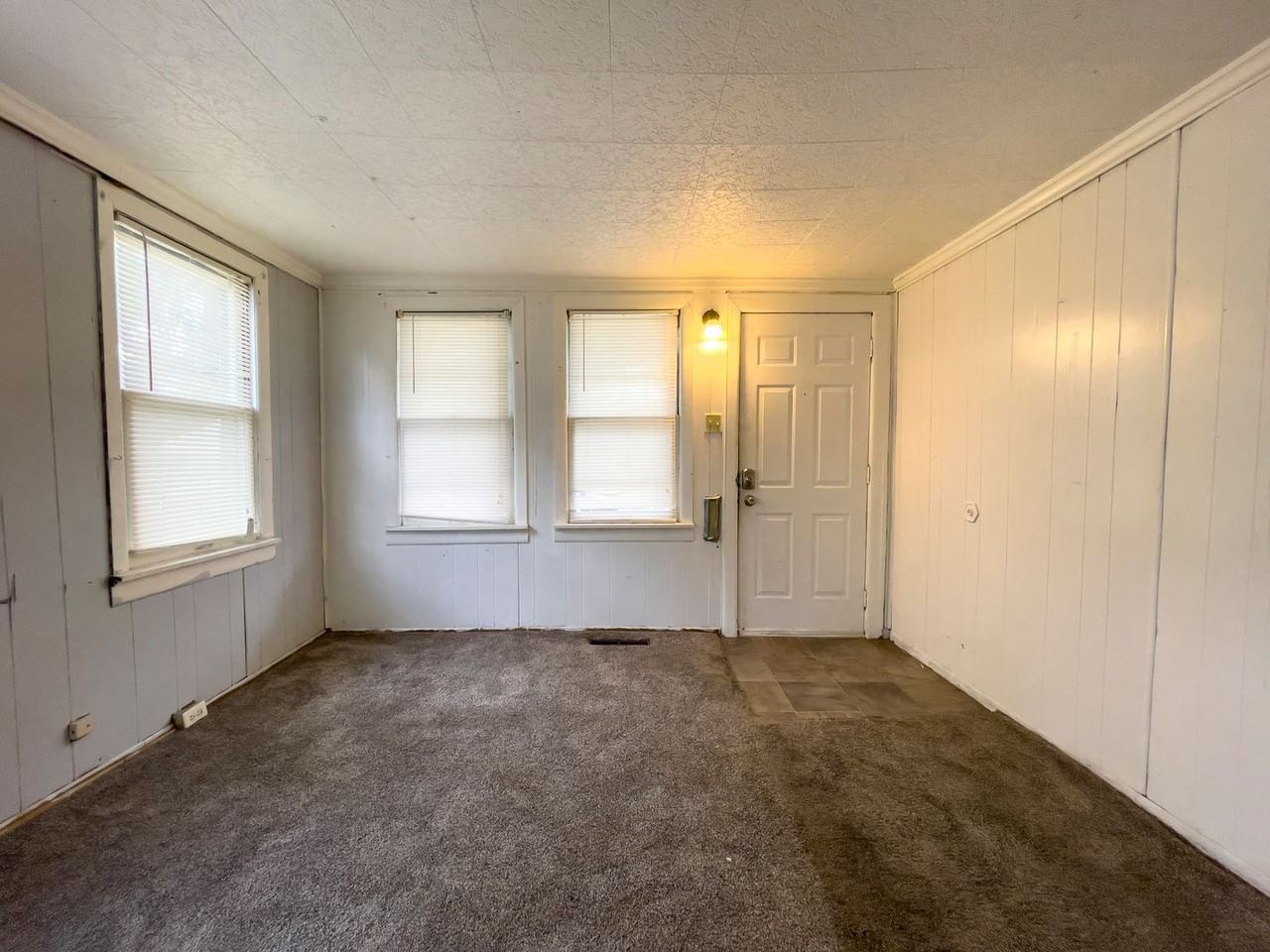 912 S Penn St - Photo 3 of 24