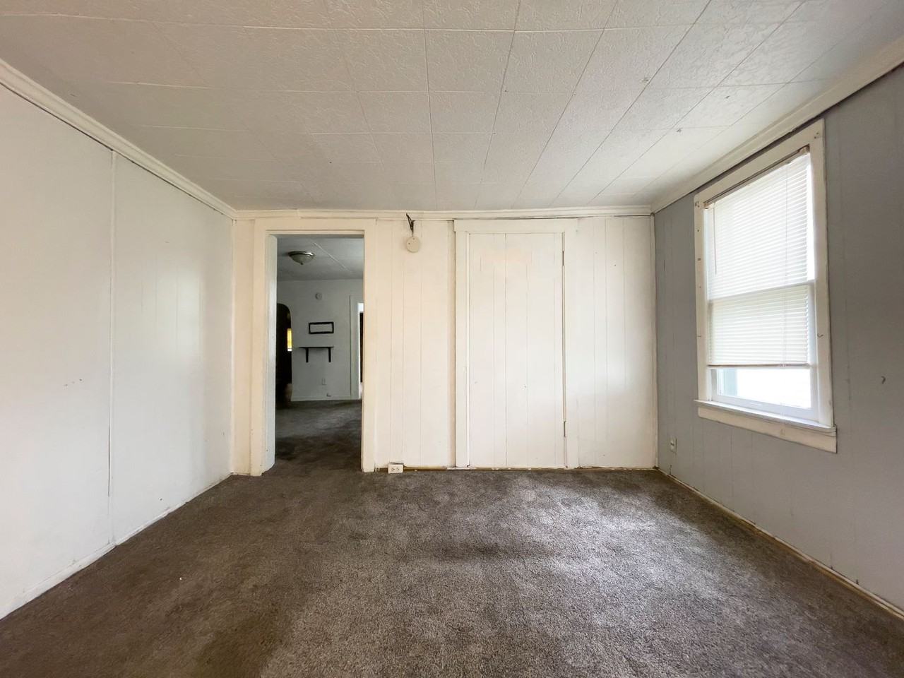 912 S Penn St - Photo 4 of 24