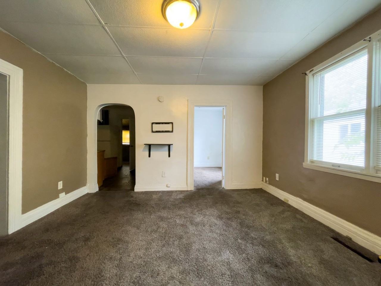 912 S Penn St - Photo 5 of 24