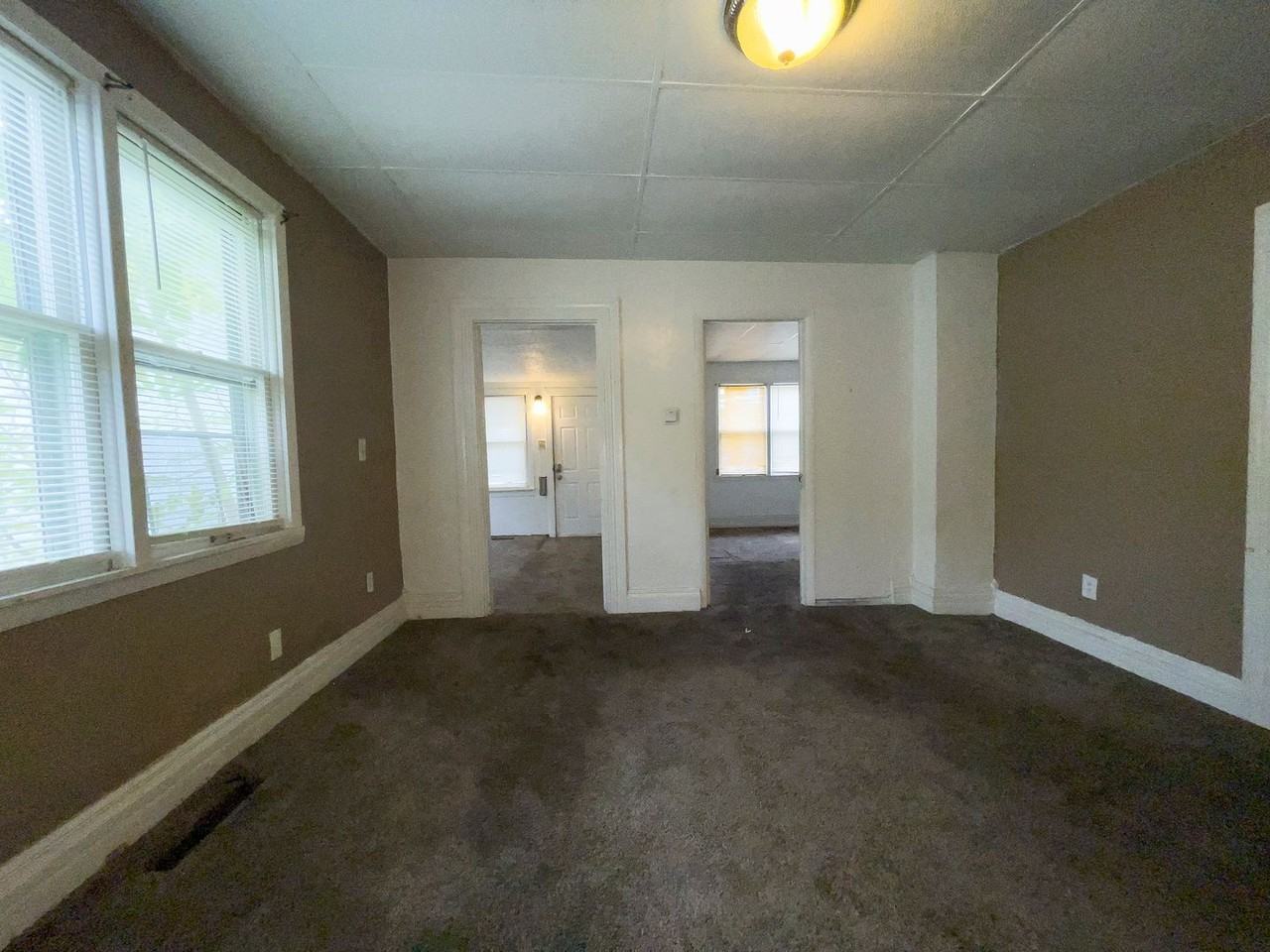 912 S Penn St - Photo 7 of 24