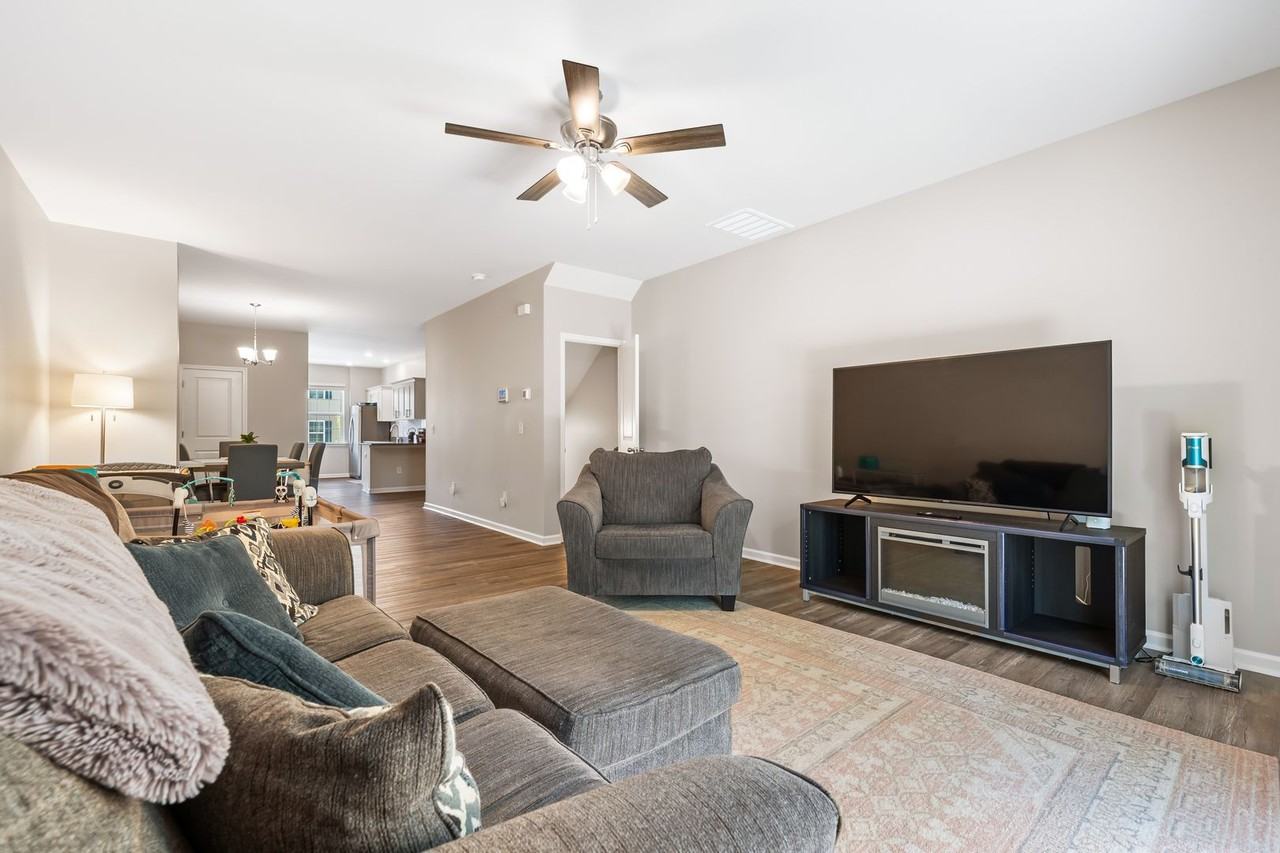 4135 Trevino Dr - Photo 4 of 22