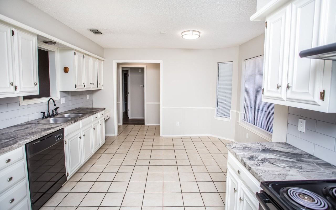 3401 Essex Ave - Photo 4 of 28