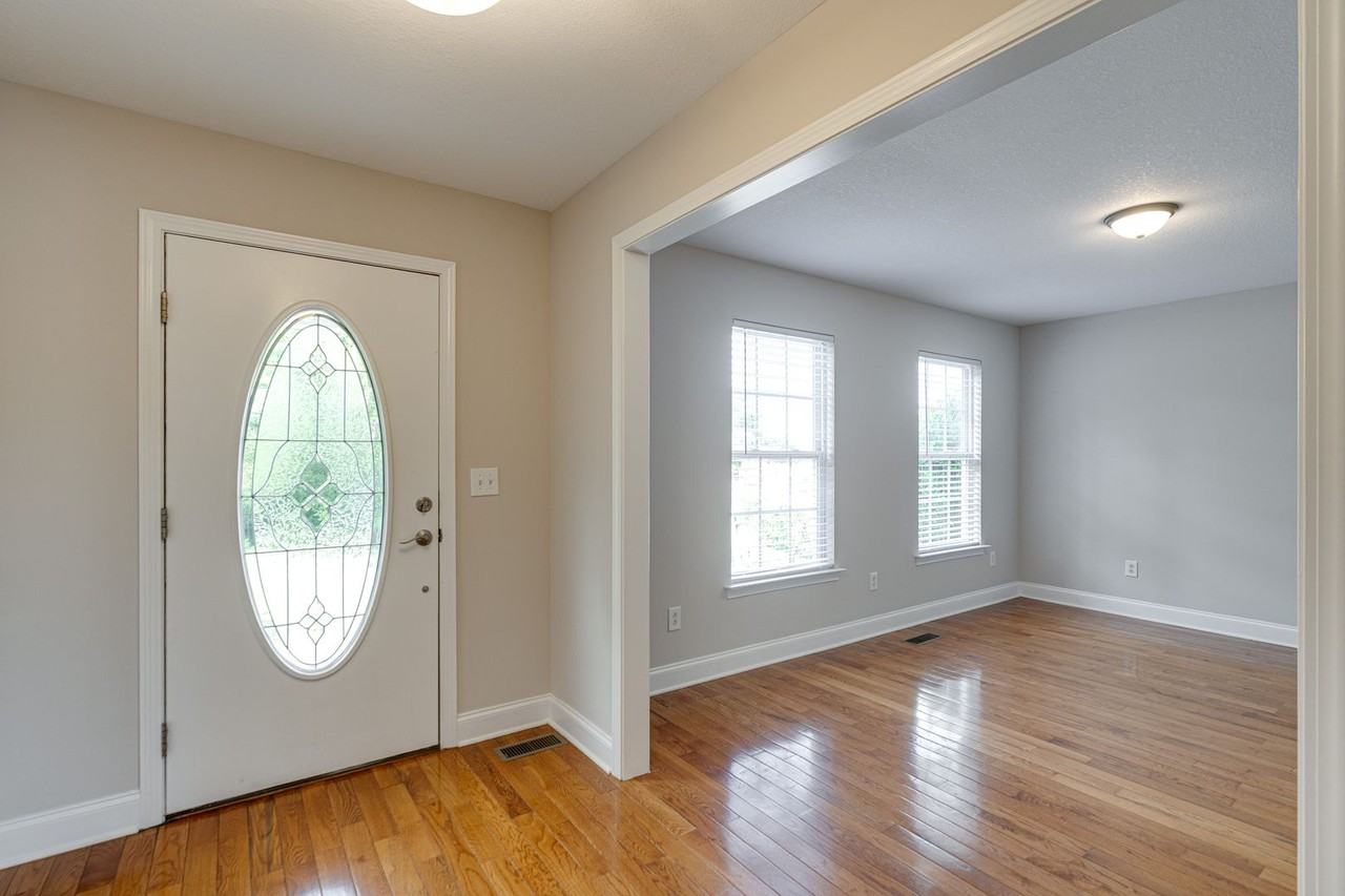 1106 Coker Cir - Photo 2 of 37