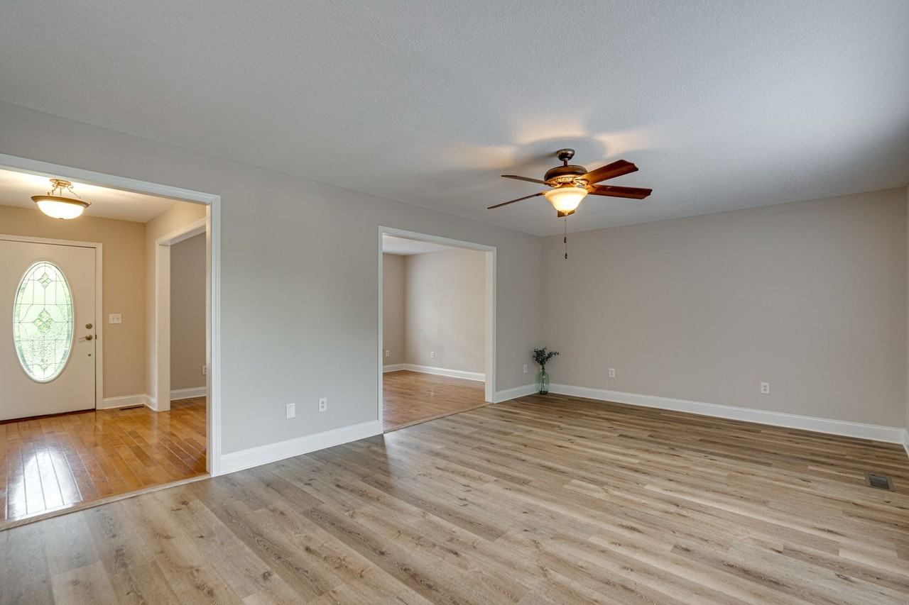 1106 Coker Cir - Photo 3 of 37