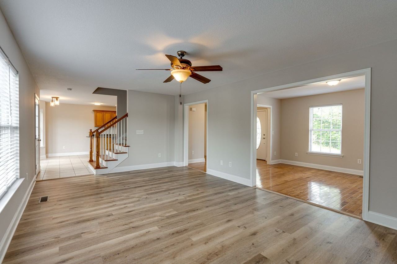 1106 Coker Cir - Photo 4 of 37
