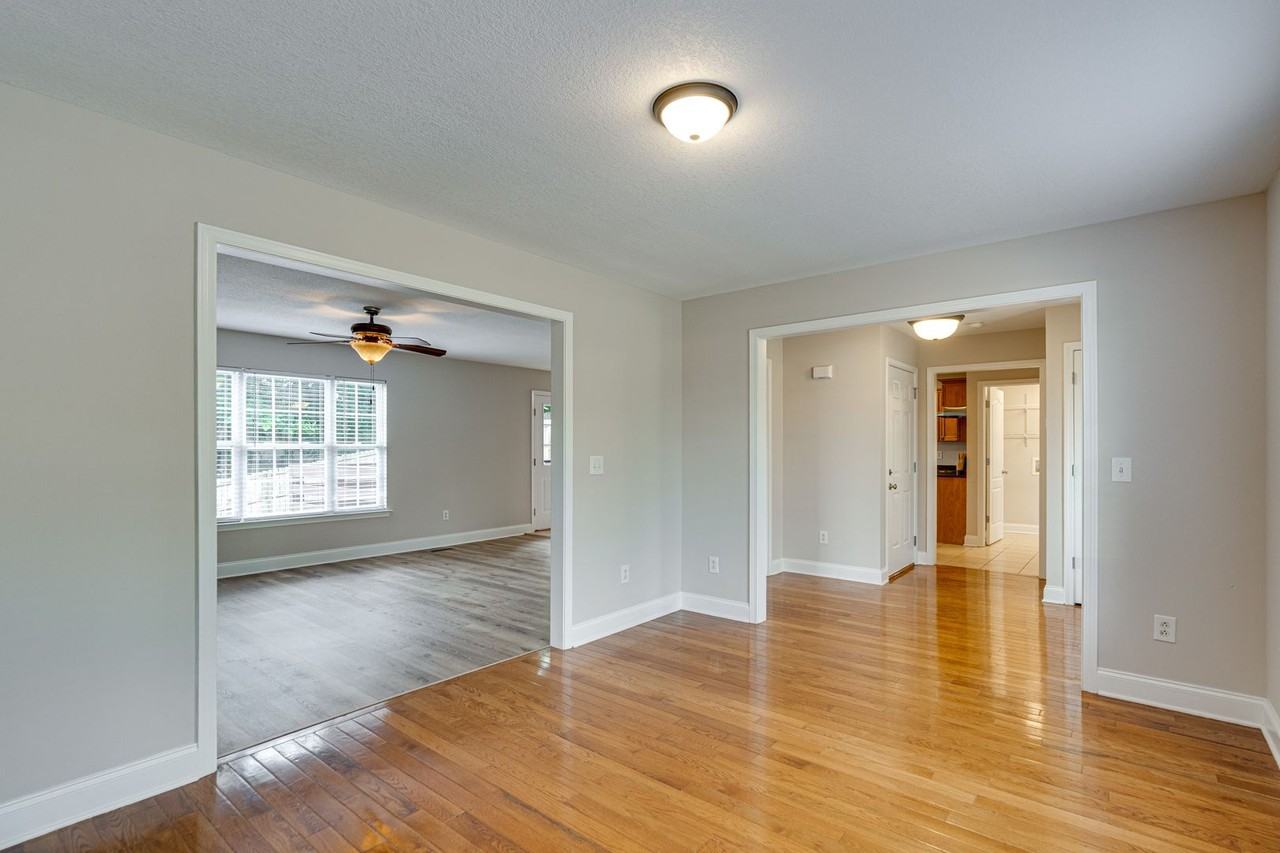 1106 Coker Cir - Photo 5 of 37