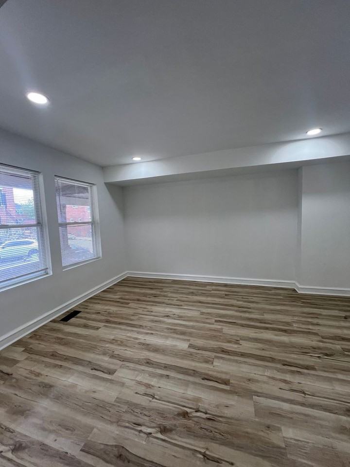 4321 Sheldon Ave - Photo 3 of 13