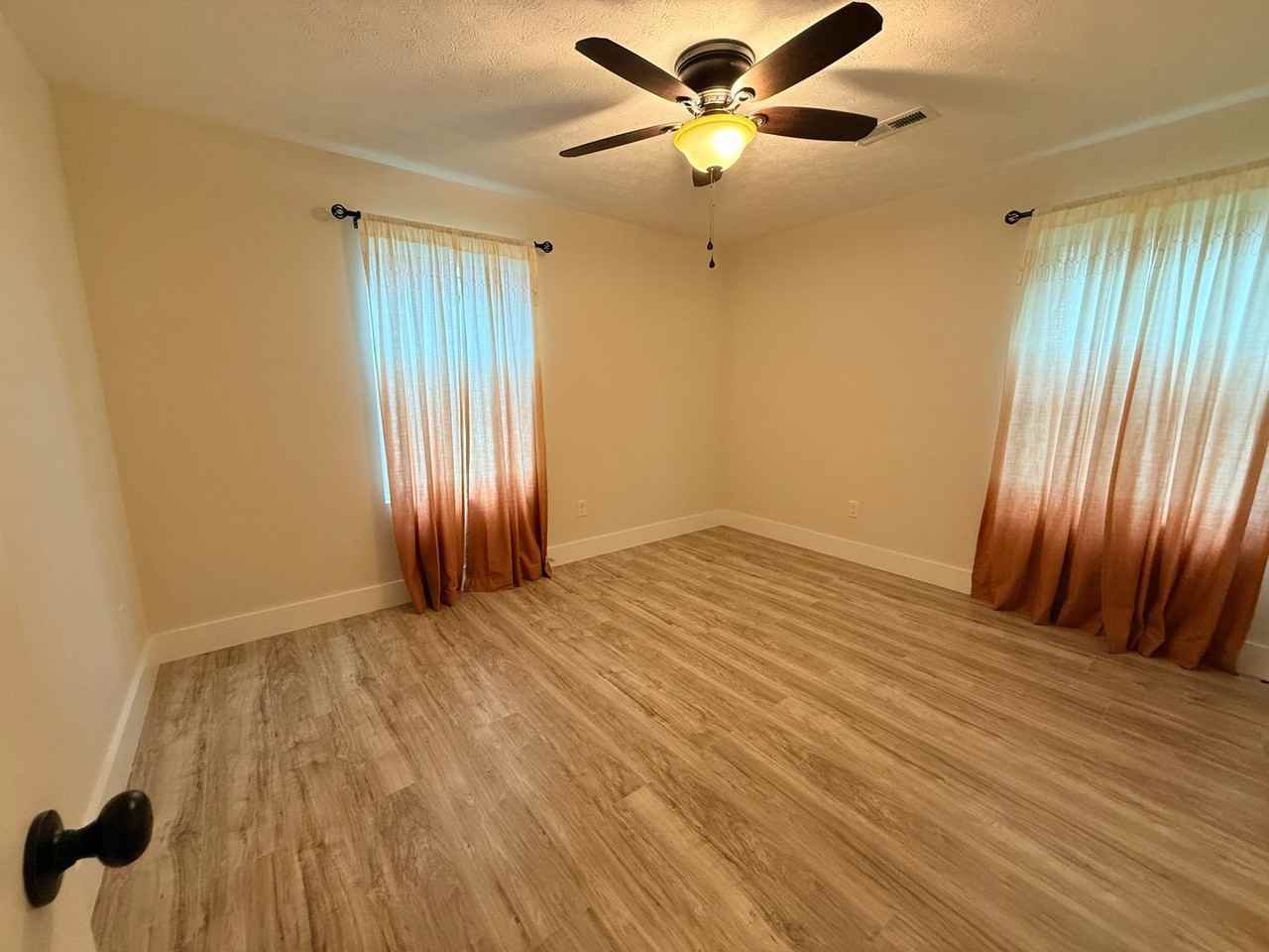 400 Gayle Way - Photo 3 of 8