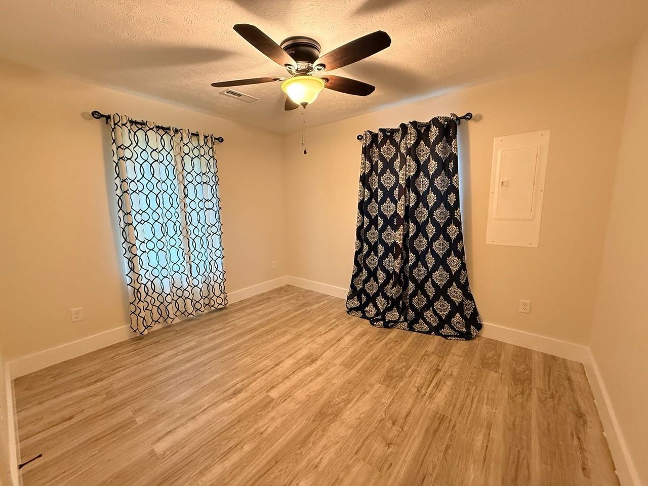 400 Gayle Way - Photo 5 of 8