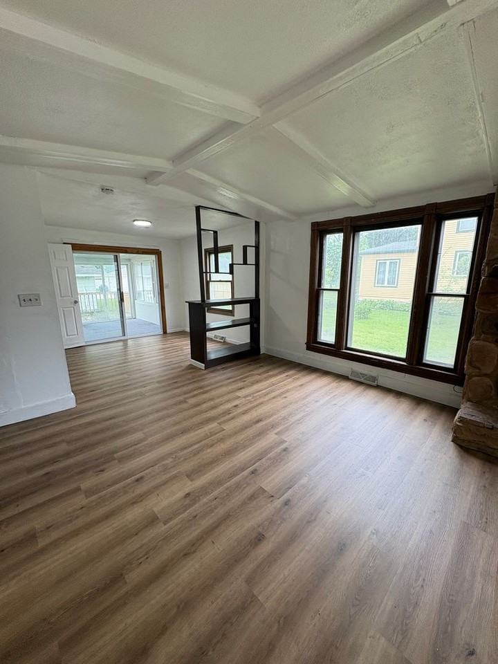 1204 Bluff St - Photo 5 of 18
