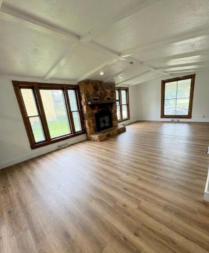 1204 Bluff St - Photo 6 of 18