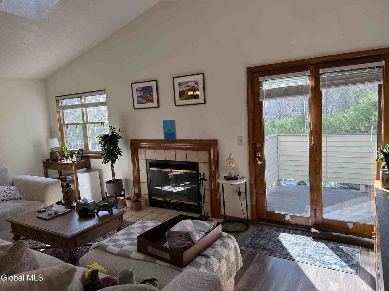 209 Monmouth Way - Photo 4 of 25