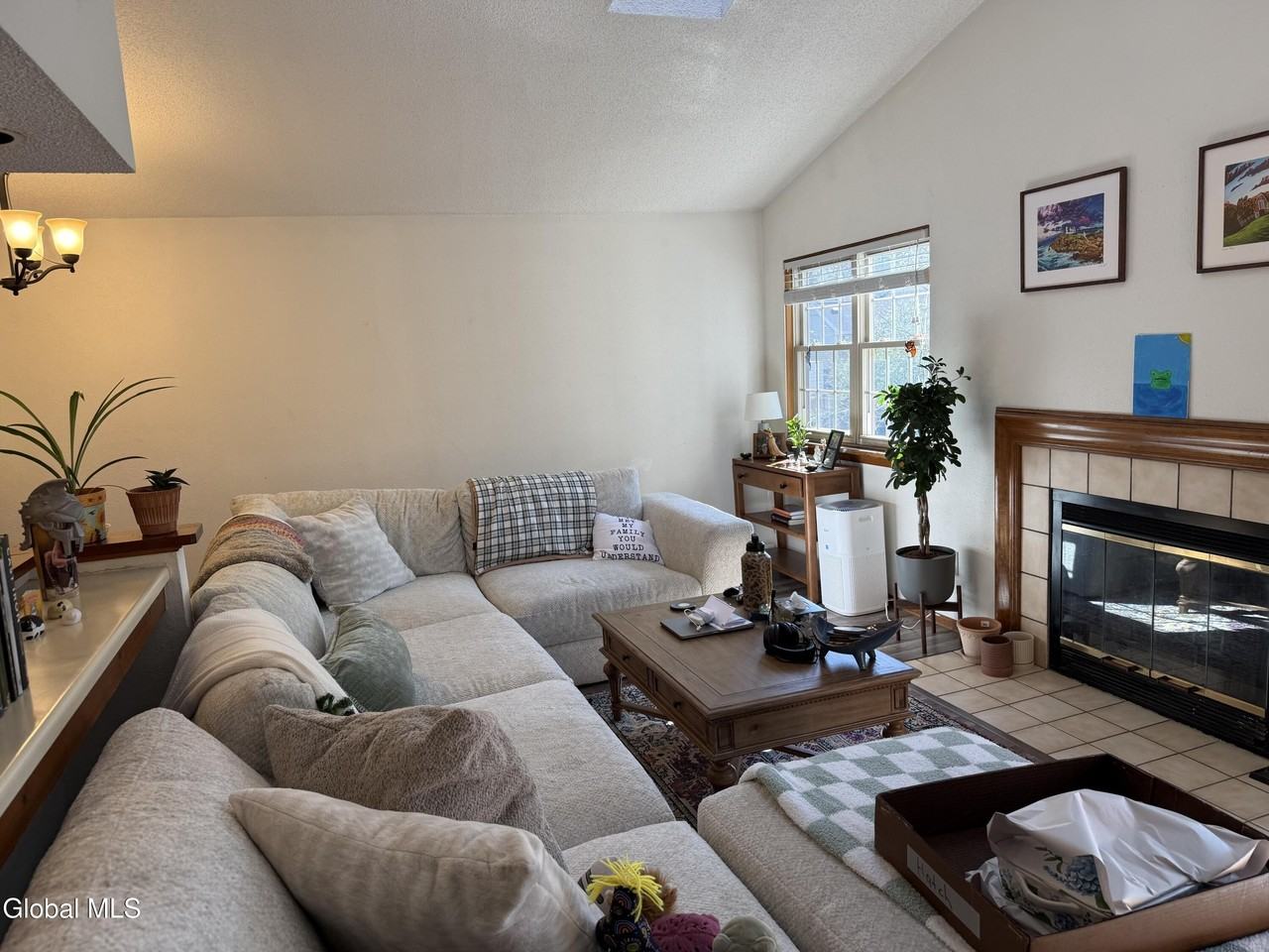 209 Monmouth Way - Photo 7 of 25