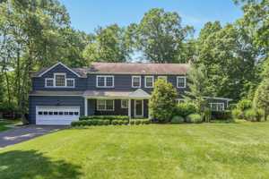 featured image of 21 Roxbury Ln