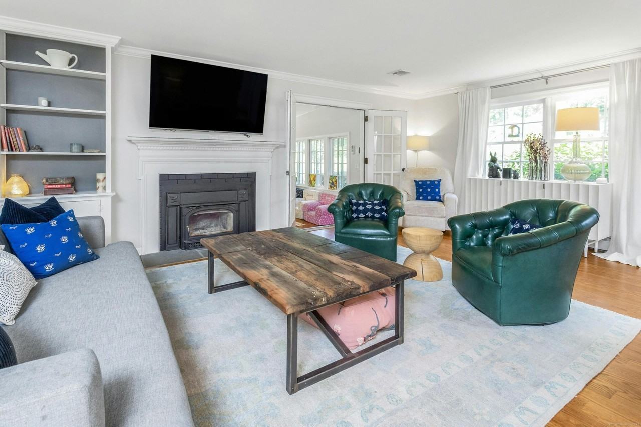21 Roxbury Ln - Photo 6 of 37