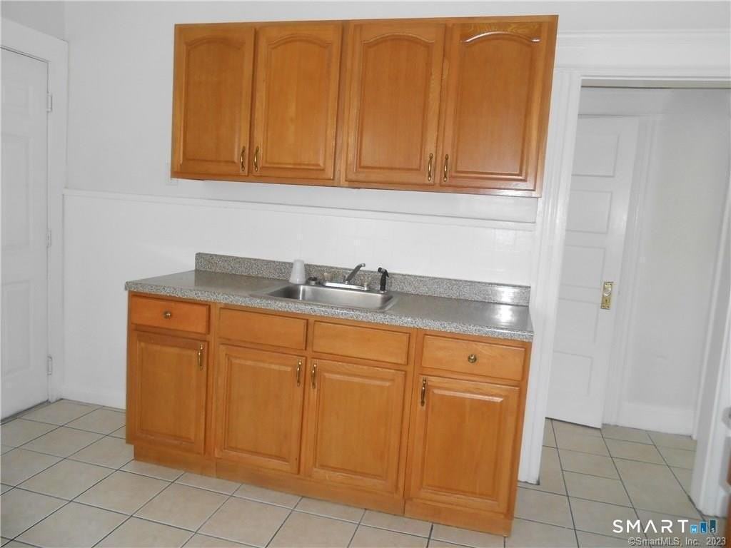 166 Booth St - Photo 7 of 12