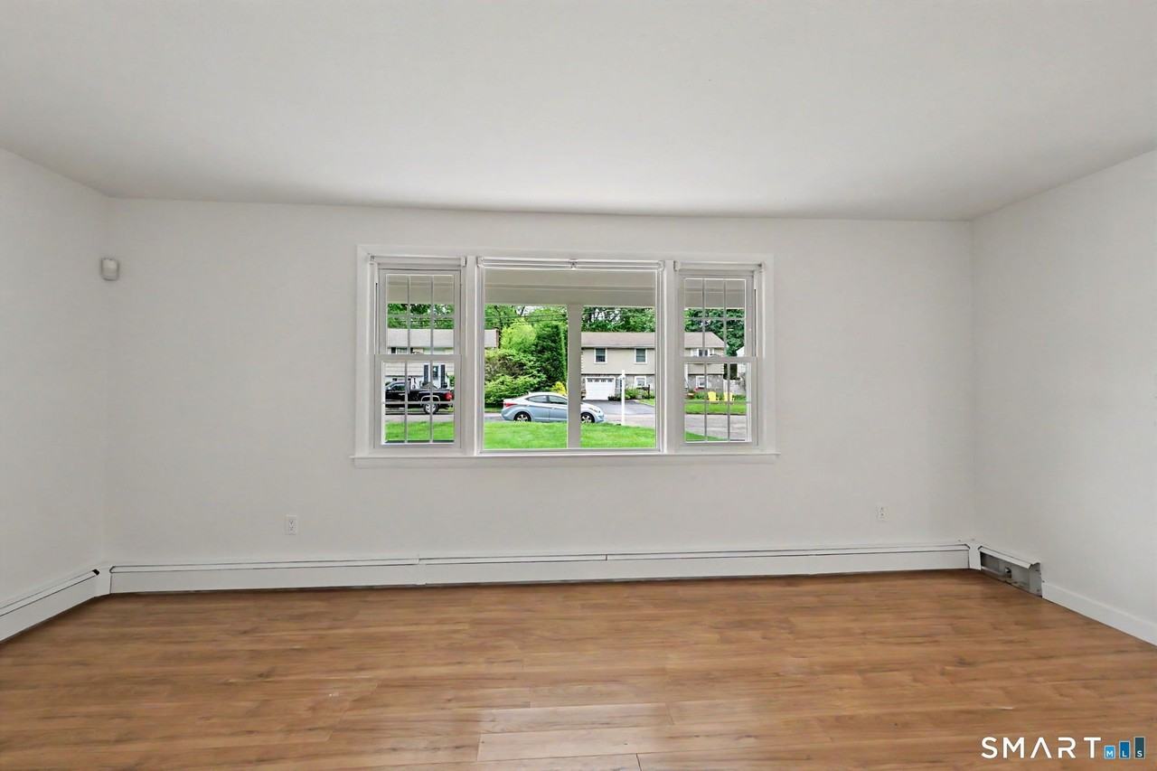 44 Barmore Dr W - Photo 6 of 32