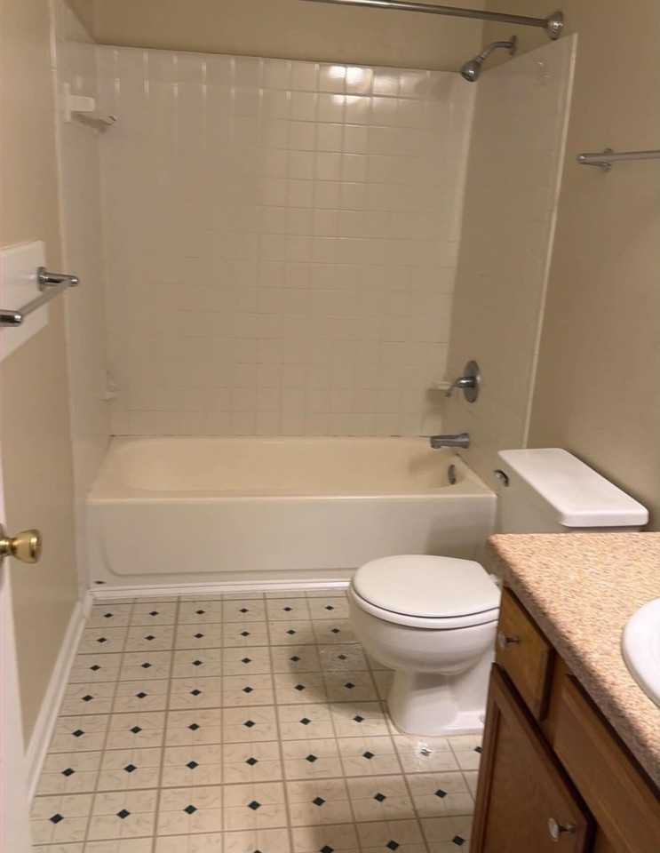 208 Oak St Se #B - Photo 3 of 7