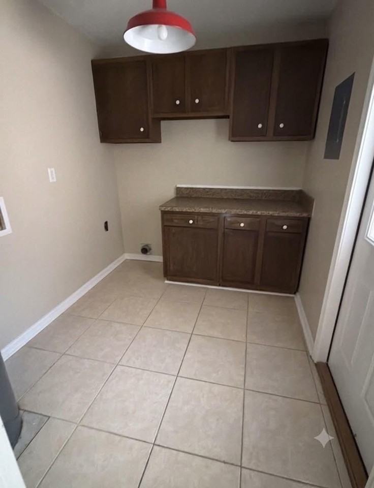 208 Oak St Se #B - Photo 4 of 7