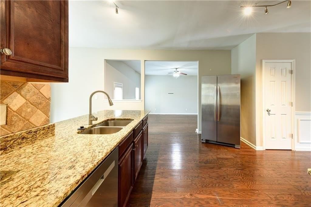 635 Moonlight Way - Photo 6 of 27