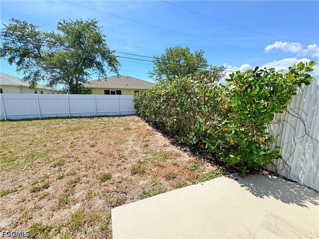 1022 Ne 8th Pl - Photo 4 of 11