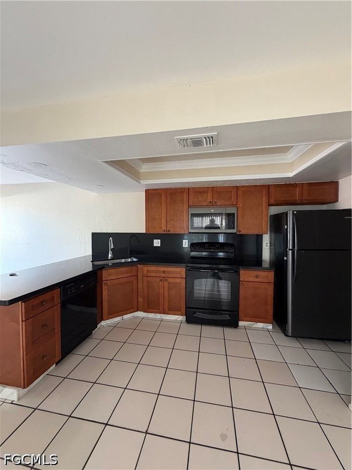 5423 9th Ave - Photo 5 of 10