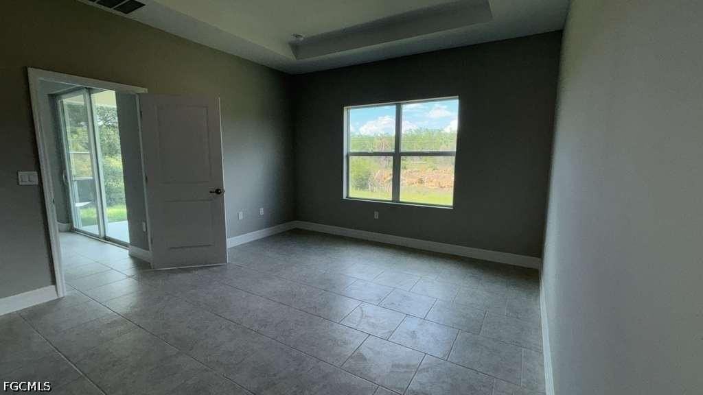 460 Westchester Dr - Photo 3 of 25