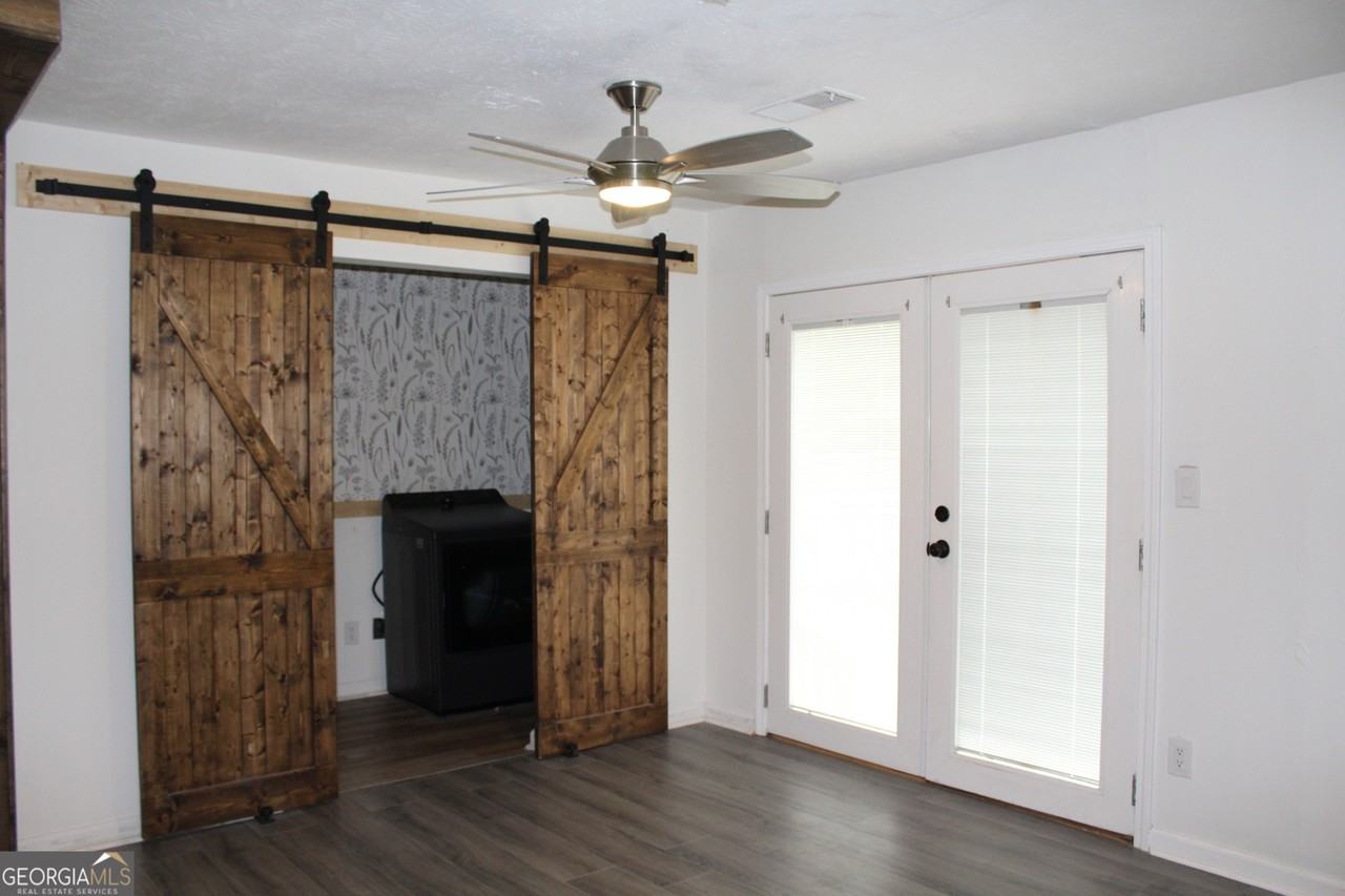 335 Poplar Ave - Photo 2 of 16