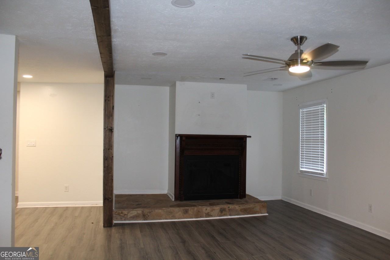 335 Poplar Ave - Photo 3 of 16