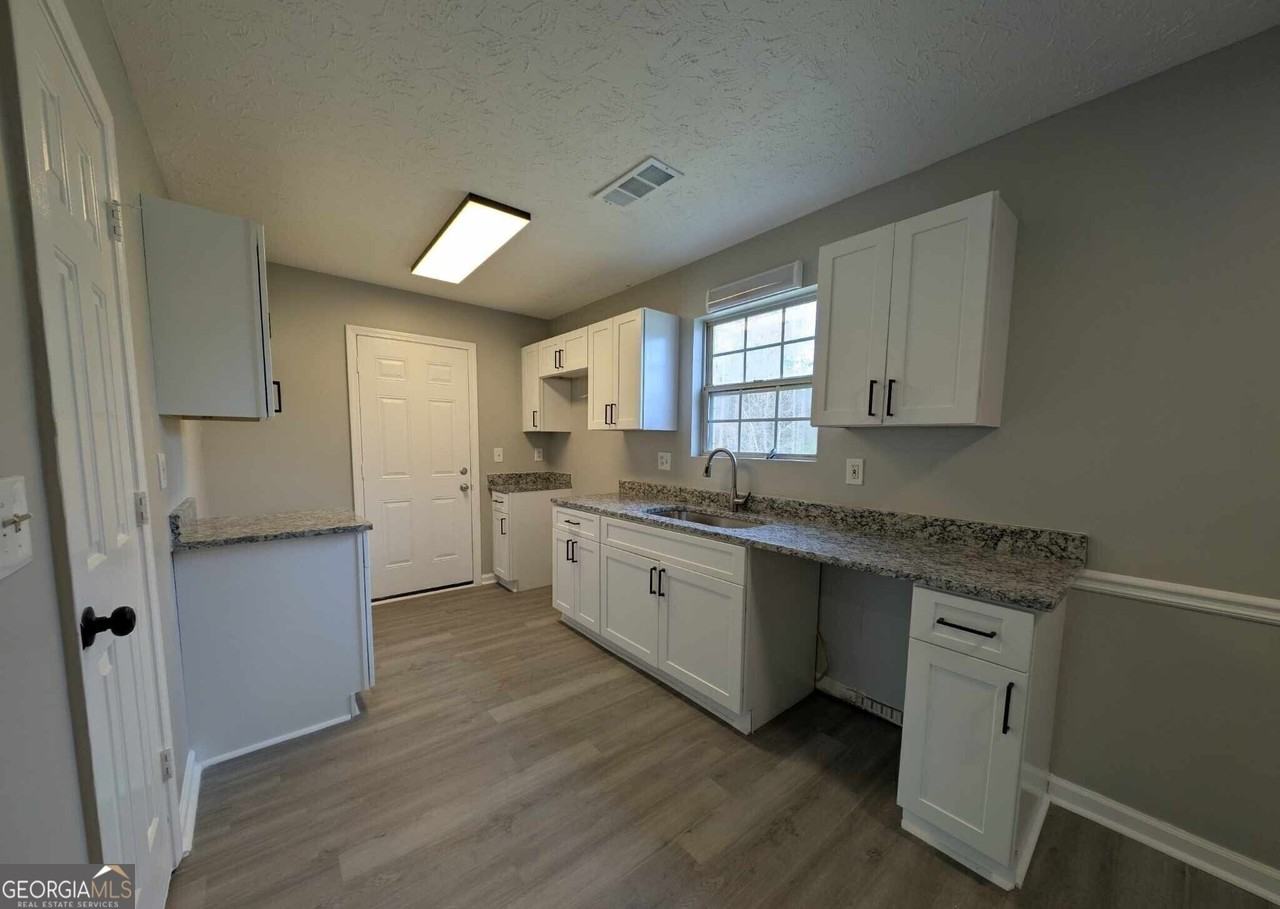 136 Tuscany Ln - Photo 2 of 17