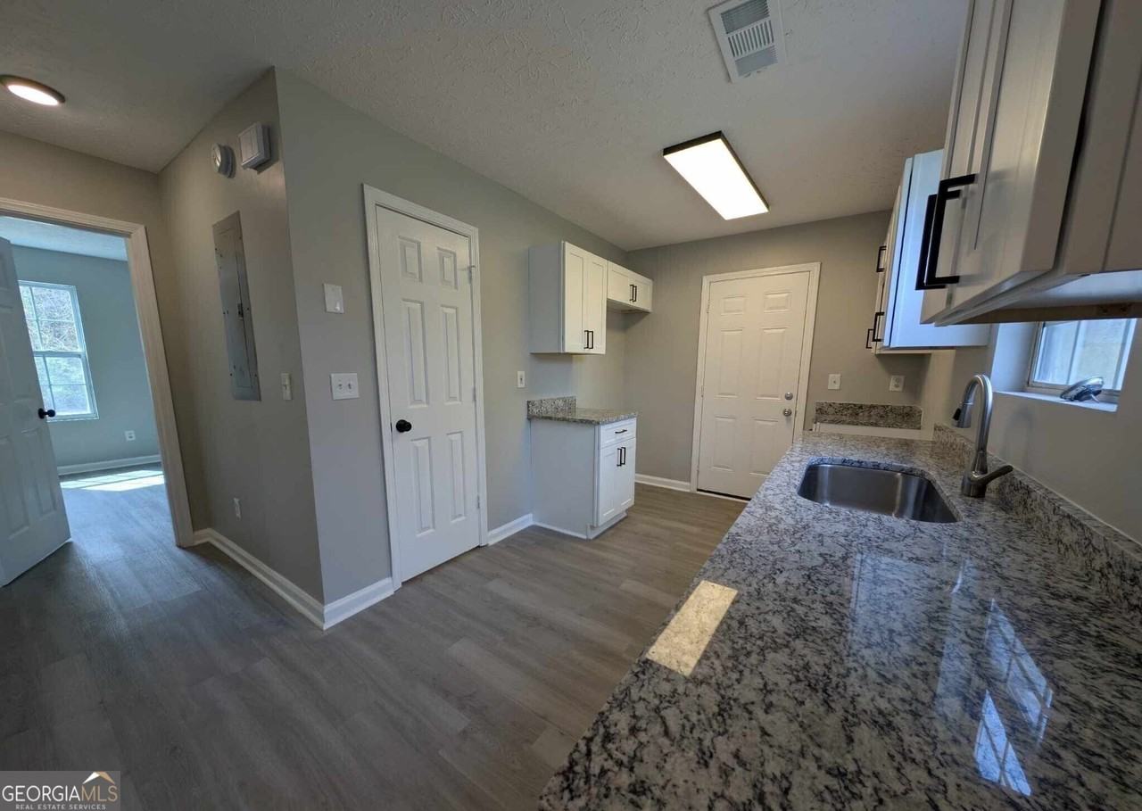 136 Tuscany Ln - Photo 3 of 17