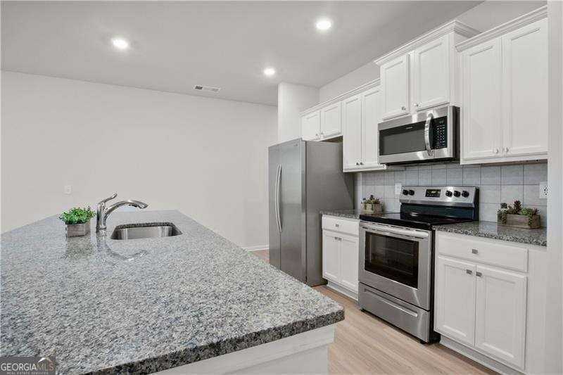 239 Turner Ln - Photo 7 of 34