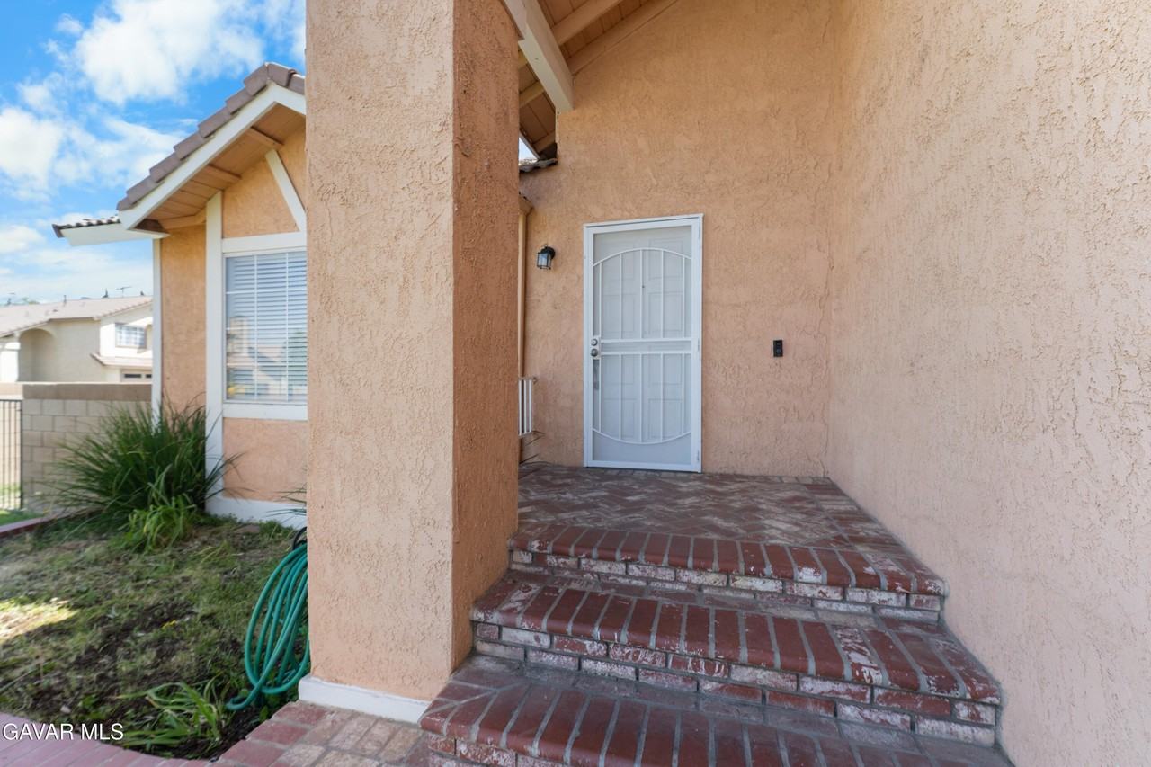 1232 Kings Rd - Photo 2 of 26