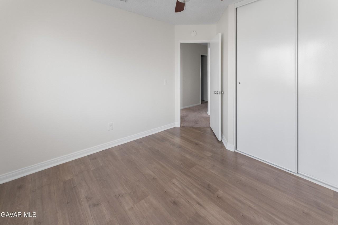 1232 Kings Rd - Photo 3 of 26