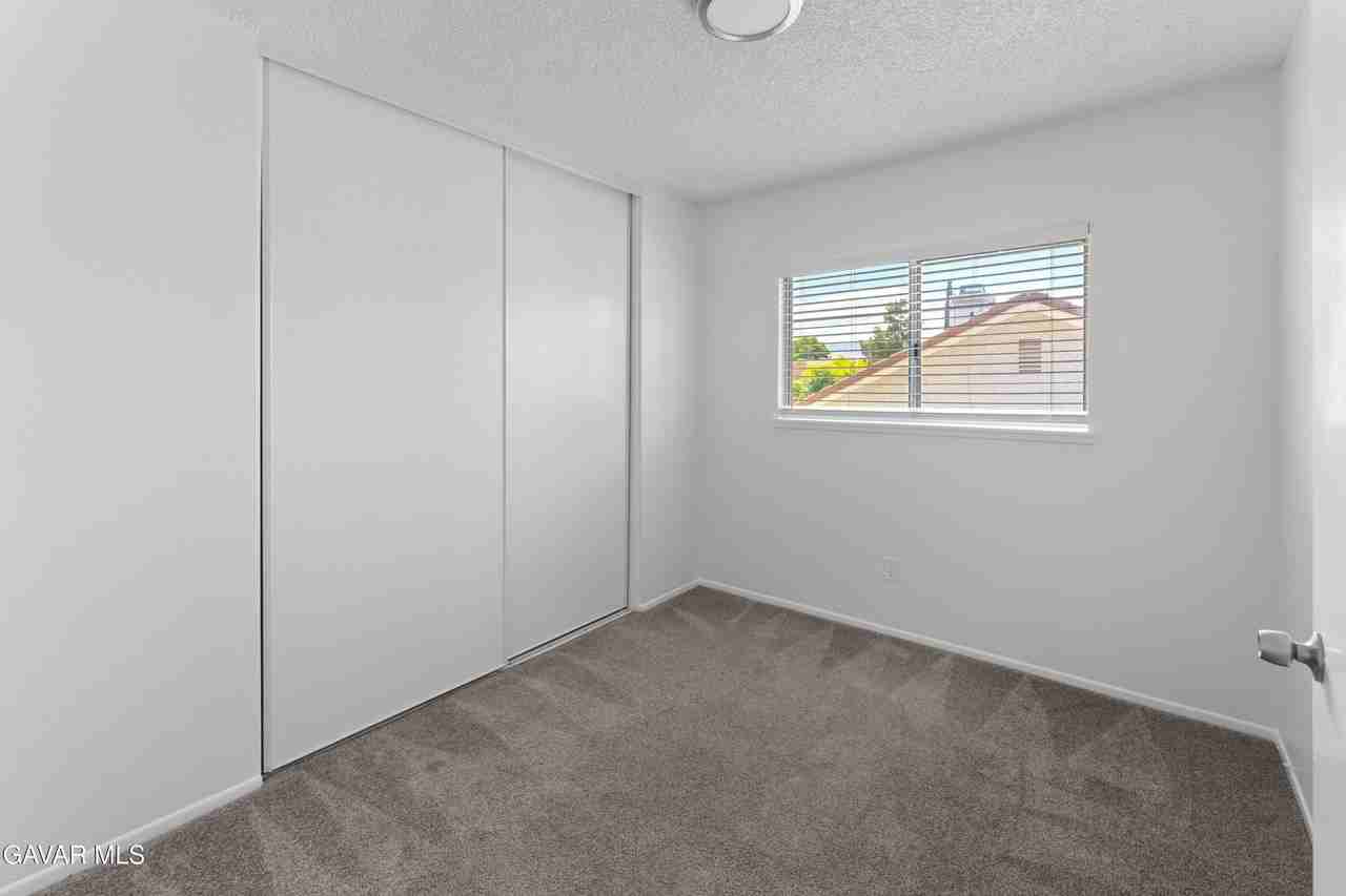 1232 Kings Rd - Photo 5 of 26