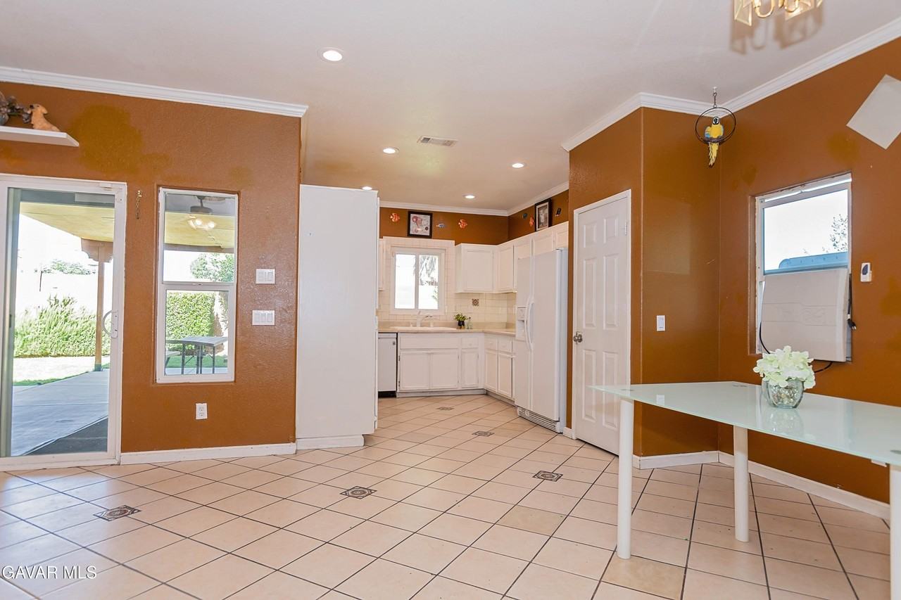 43963 Glenraven Rd - Photo 4 of 35