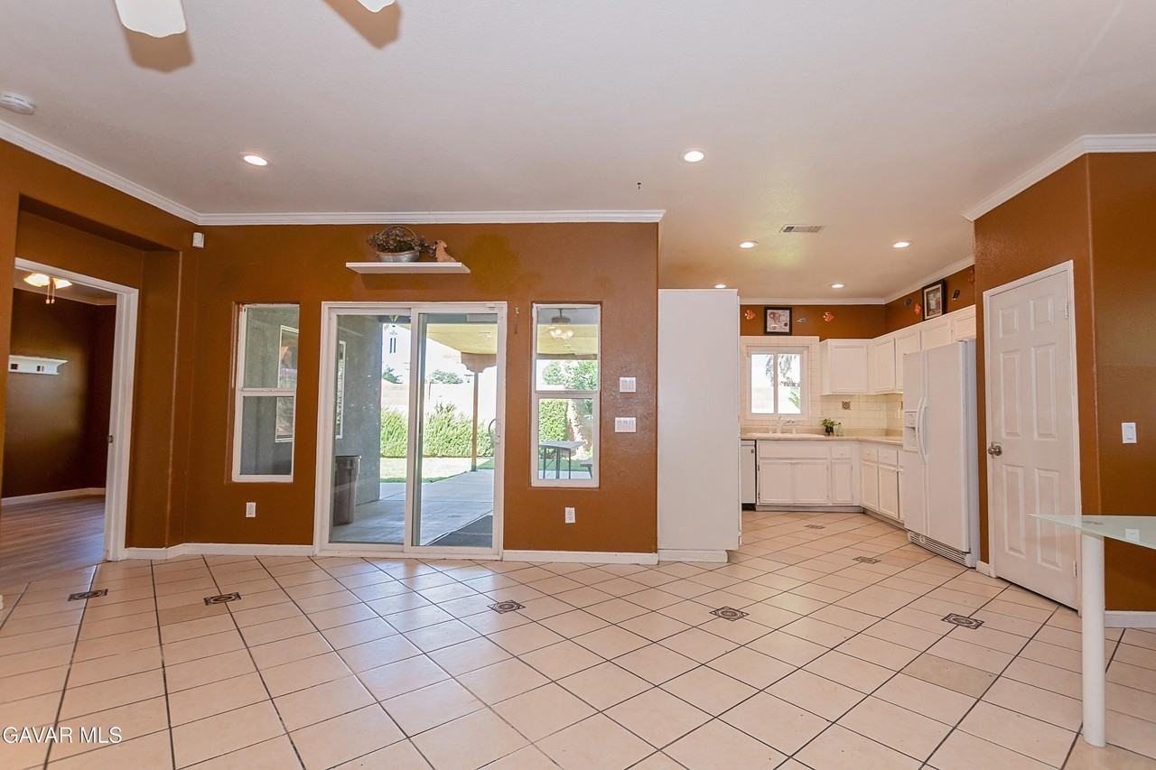 43963 Glenraven Rd - Photo 5 of 35