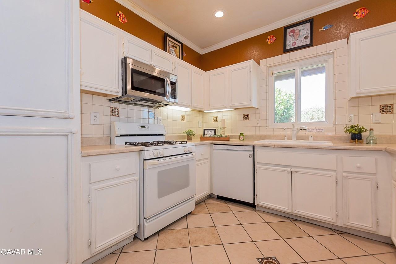 43963 Glenraven Rd - Photo 6 of 35
