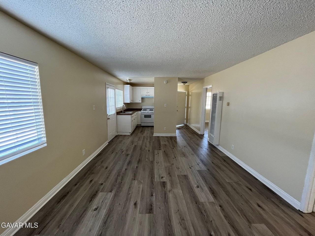 7819 Walpole Ave - Photo 3 of 10