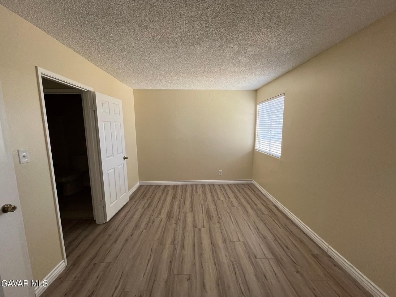 7819 Walpole Ave - Photo 5 of 10
