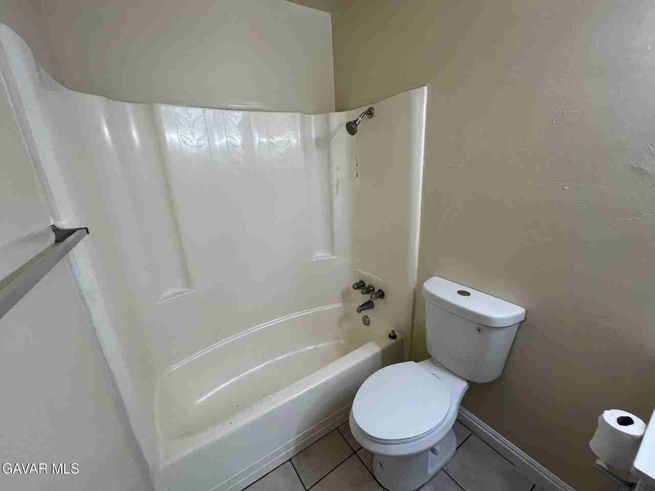 7819 Walpole Ave - Photo 6 of 10