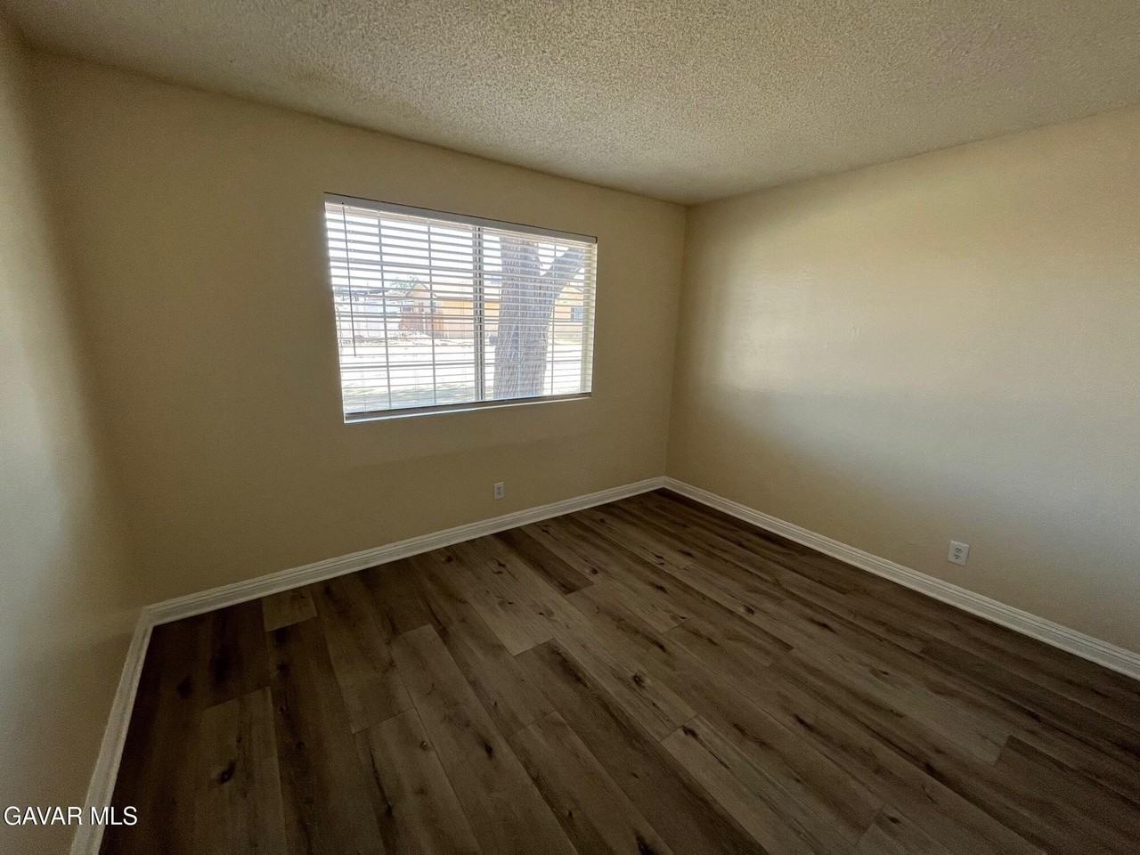 7819 Walpole Ave - Photo 7 of 10