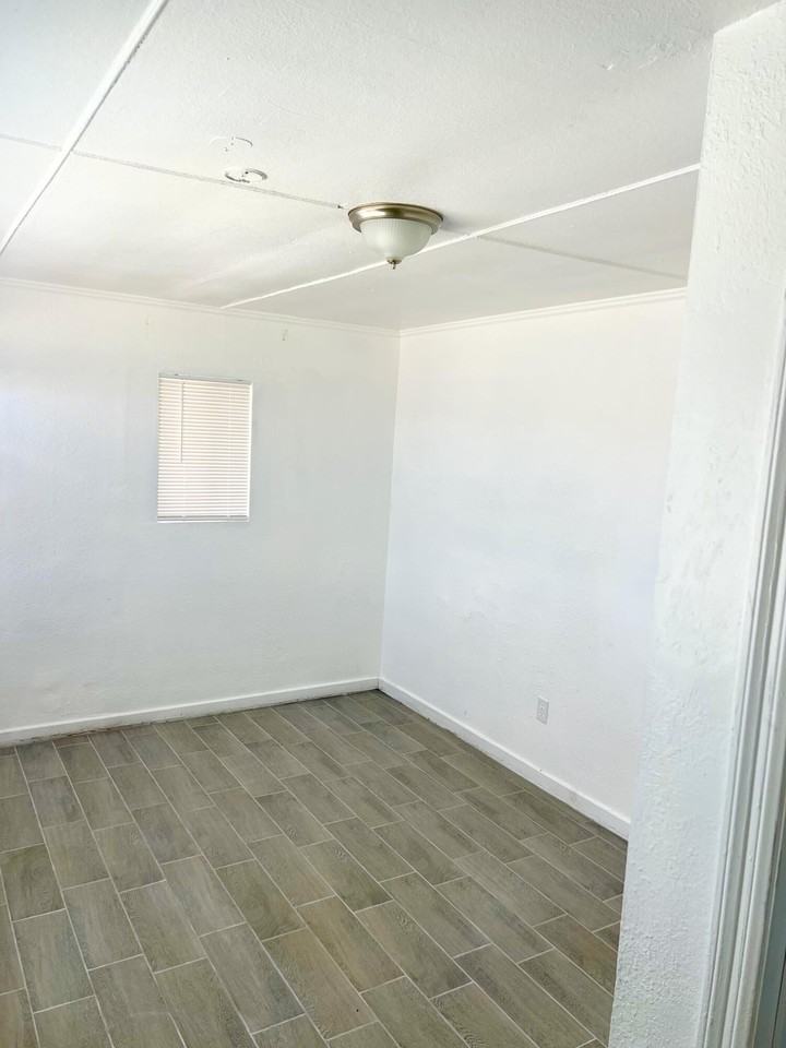 44725 Beech Ave - Photo 2 of 7