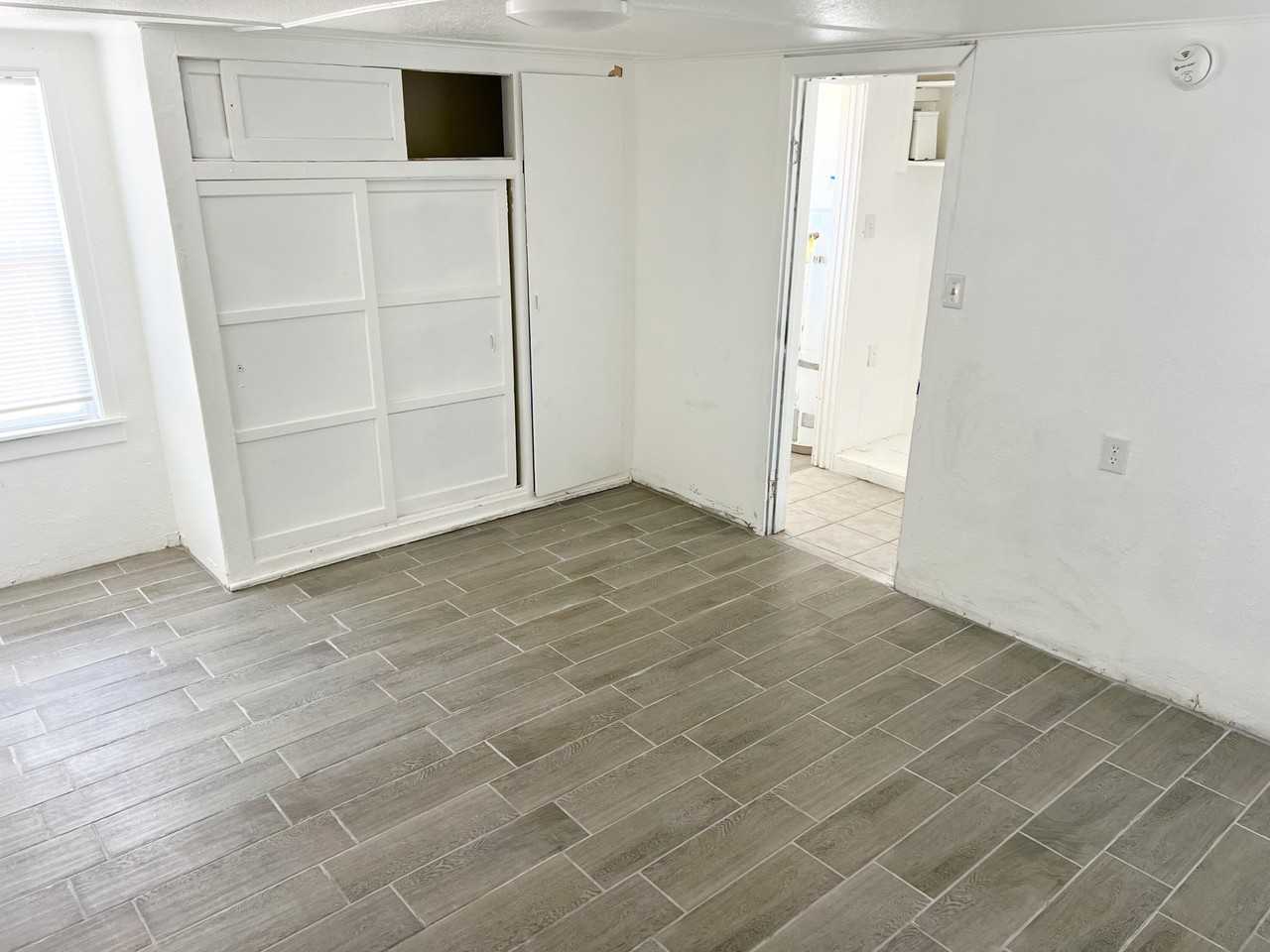 44725 Beech Ave - Photo 4 of 7